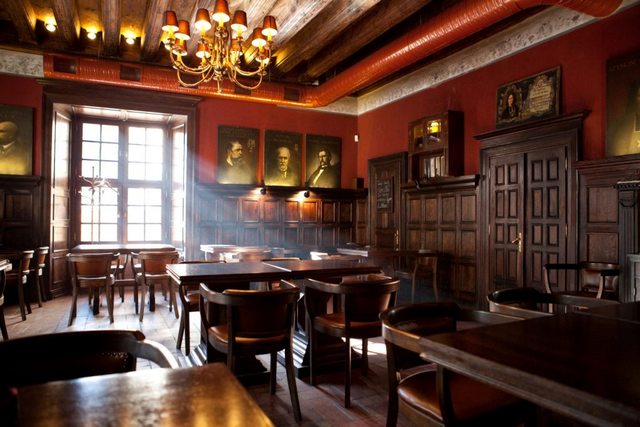 Львів ресторан Mons Pius<